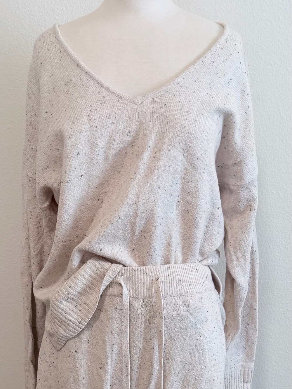 stars above Cream Speckled V-Neck Knit Sweater and Sweatpants Set